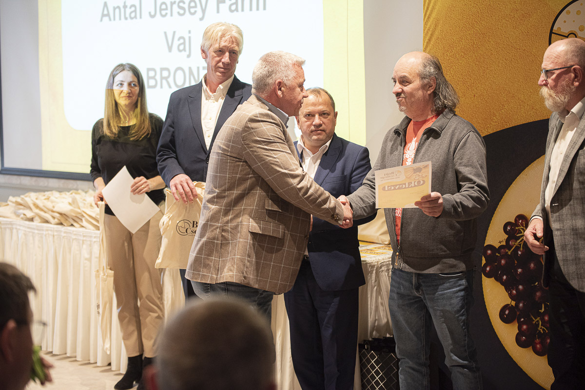 Nagy családban a sajtkészítők